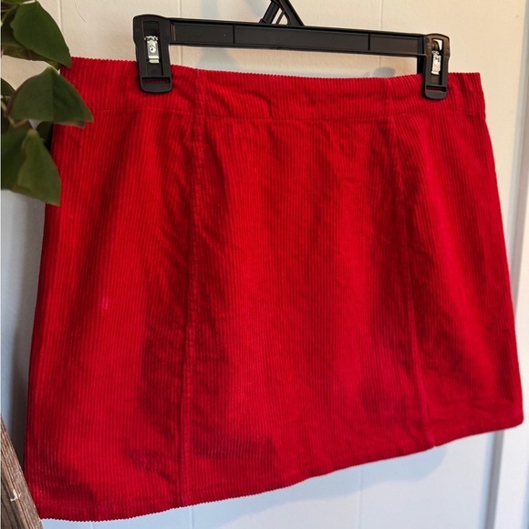 ❤️Rue21 Red Corduroy Zip-Front Mini Skirt ❤️ - Picture 4 of 6